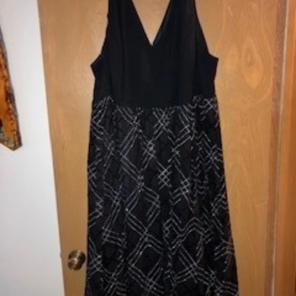 Dress - Picture 1 of 2